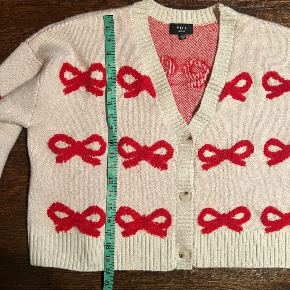 VIci cream with red bow cropped sweater size medium